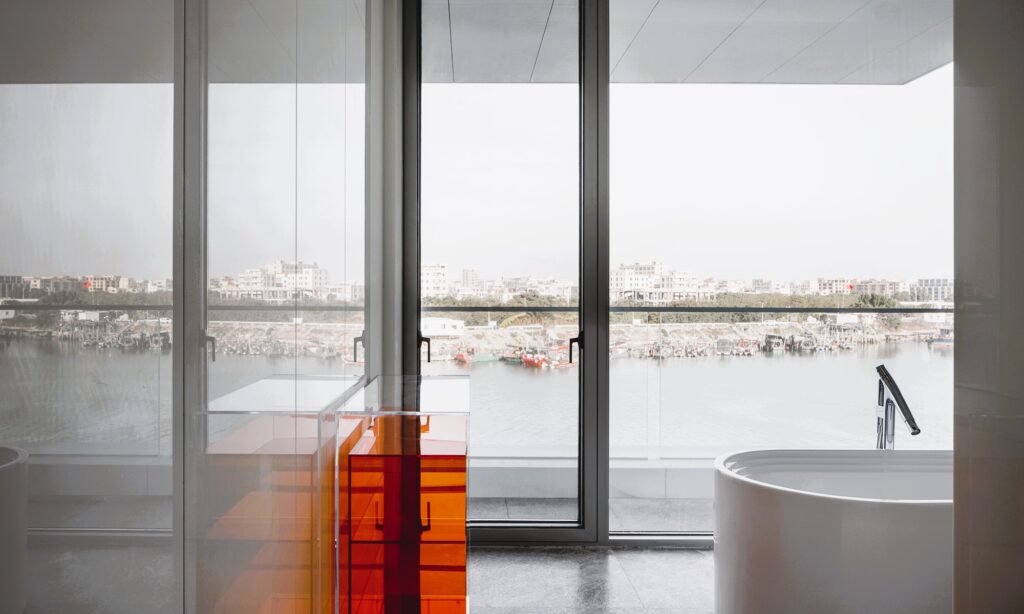 Panoramic windows in the bathroom